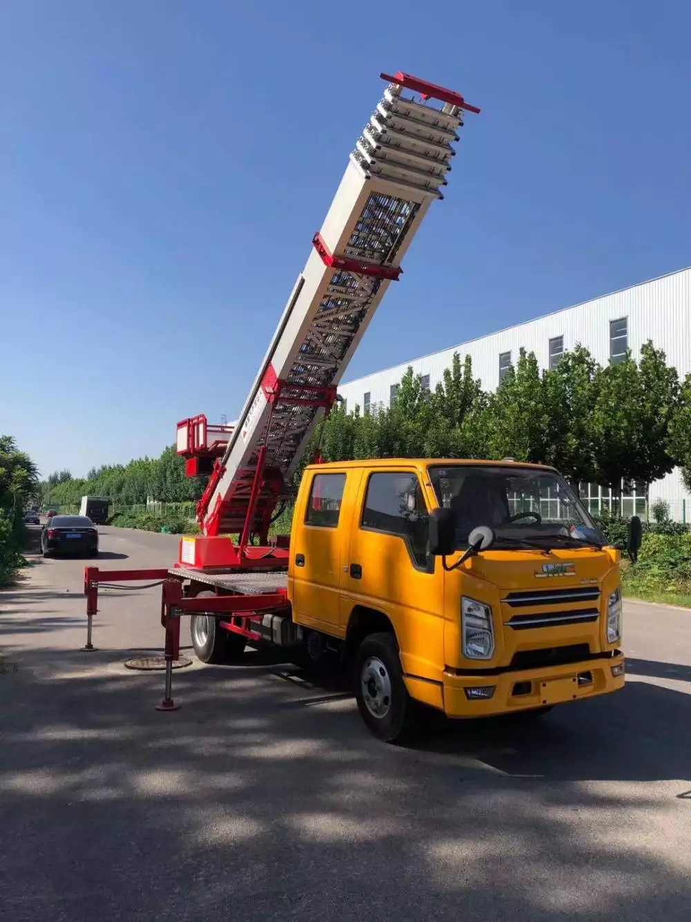 孟州附近的云梯车出租服务：轻松解决高空作业需求